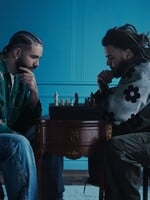 Drake a J. Cole sa zahrali na Ronalda a Messiho. V novom klipe napodobňujú aj slávne meme zo Spider-Mana