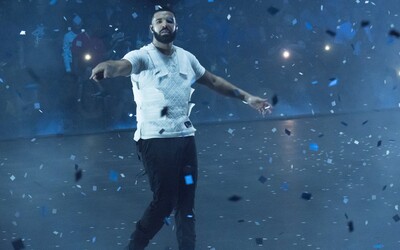 Drake se vyjádřil k tragédii na festivalu Astroworld. „Mé srdce je zlomené,“ napsal raper