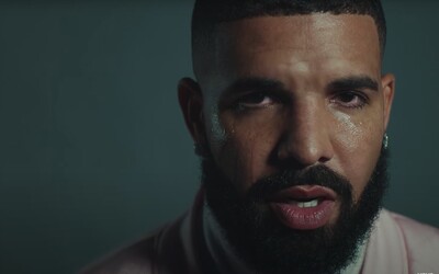 Drake v novince vzdává hold Tupacovi, zmiňuje i Kanyeho Westa. Smích střídají slzy a my se dočkáme nového alba