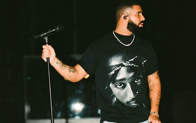Drake vzdáva hold zosnulému Tupacovi dvojicou diamantových príveskov za vyše 500-tisíc eur