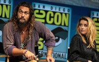 Drama kolem filmu Aquaman 2: Jason Momoa se prý snažil vyhodit Amber Heard, převlékal se za Deppa, Musk měl vyhrožovat studiu