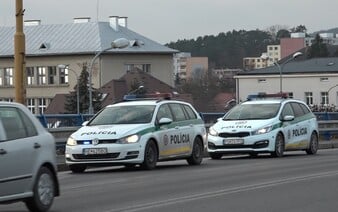Dráma na západe Slovenska. Muži vytiahli na SBS-károv nôž, jedného z nich bodli do krku