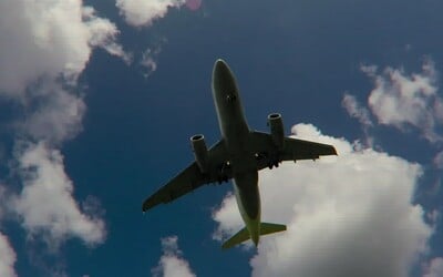 Dramatický let nad Karibikom: Nezvyčajne silné turbulencie zranili 11 ľudí, lietadlo muselo pristáť na Bermudách