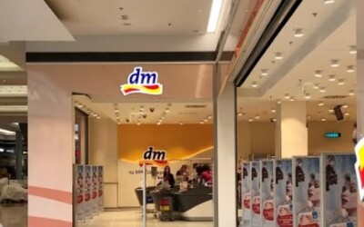 Drogéria dm sťahuje z predaja detskú kašu. Produkt môže obsahovať nadlimitné množstvo dusičnanov