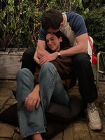 Dua Lipa a Callum Turner sa zasnúbili. Svadbu však zatiaľ neplánujú