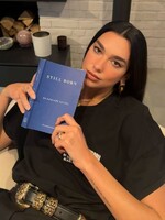 Dua Lipa spúšťa vlastný podcast. Na Spotify presunie svoj knižný klub s autormi bestsellerov