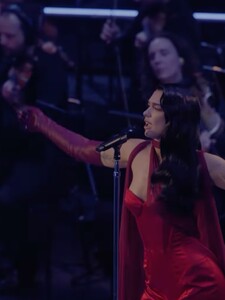 Dua Lipa vydá svoj prvý live album. Jej najväčšie hity si vypočuješ v sprievode symfonického orchestra