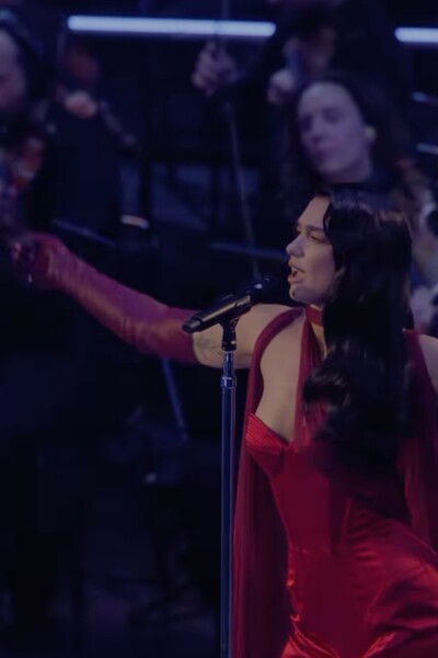 Dua Lipa vydá svoj prvý live album. Jej najväčšie hity si vypočuješ v sprievode symfonického orchestra