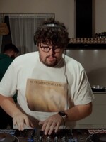 Dvaja slovenskí DJ-i varia hudbu a jedlo zároveň. Ich Cooking Session zaujala už aj zahraničie