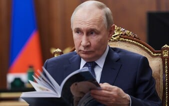 EÚ uvalila ďalšie prísne sankcie s cieľom ekonomicky ochromiť Rusko. USA pritvrdili a na zoznam pridali dve vplyvné spoločnosti