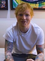 Ed Sheeran vyvrátil dohady o svojom odchode z Británie. Do USA sa sťahuje dočasne aj kvôli novému albumu