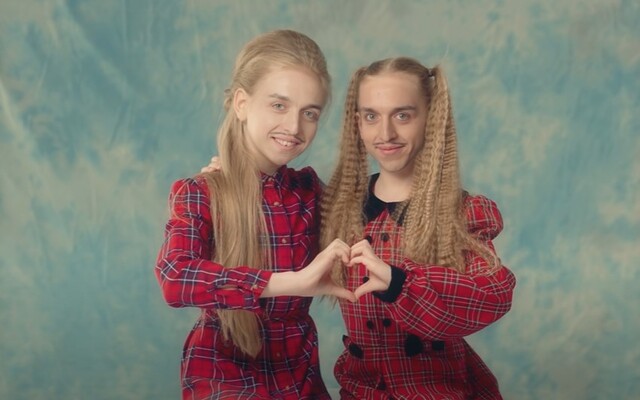 Ejakulujúci obraz, nekončiaca sa súlož aj jedenie švába. Od týchto 15 najbizarnejších videoklipov nebudeš vedieť odtrhnúť zrak