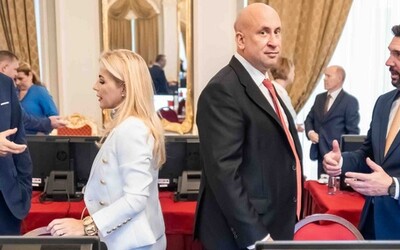 Ekonomika spomaľuje a verejné financie sa dvíhajú do červených čísel, varuje NKÚ