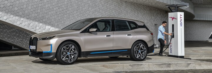 Elektromobil iX s dojezdem přes 600 km se stává novou technologickou vlajkovou lodí BMW