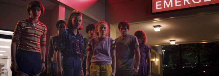 Eleven si v debutovém traileru 3. série Stranger Things užívá letní zábavu a čelí hrůzám ze světa Upside Down
