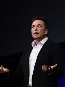 Elon Musk chce zamestnancom zakázať používanie iPhonov. Rozčúlila ho nová Apple Intelligence
