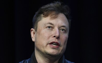 Elon Musk je prvý človek v histórii, ktorý za rok stratil 200 miliárd dolárov. Ako prišiel o titul najbohatšieho muža sveta?