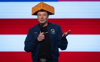 Elon Musk končí v Trumpově vládě. Odnáší si monokl i problémy s močovým měchýřem