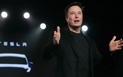 Elon Musk řídí Twitter jako Teslu. A svět napjatě čeká, až nabourá (Komentář)