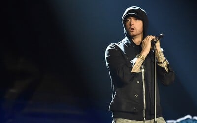 Eminem si našiel lásku. Pár má tvoriť so svojou dlhoročnou stylistkou, navyše čaká nový prírastok do rodiny