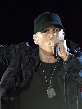 Eminem šokoval fanoušky. Stále používá starý mobil, který se už ani nevyrábí