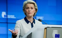 Európska prokuratúra vyšetruje zmluvu EÚ o nákupe vakcín v máji 2021. Ursula von der Leyenová údajne dohadovala nákup cez SMS-ky