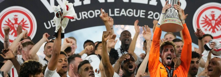 Európsku ligu ovládli po napínavých penaltách futbalisti Eintrachtu Frankfurt. Vo finále čelili Glasgowu Rangers