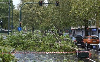 Európu zasiahne búrka Floris. Meteorológovia varujú pred orkánmi a výpadkami prúdu
