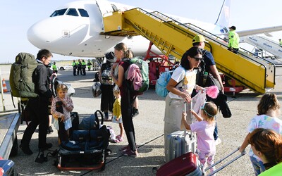 Evropská letecká společnost chce znát váhu cestujících. Lidé se mají před odletem zvážit