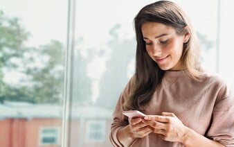 Evropská unie představila nový návrh. Monitorovat by mohla naše soukromé zprávy z Messengeru i WhatsAppu