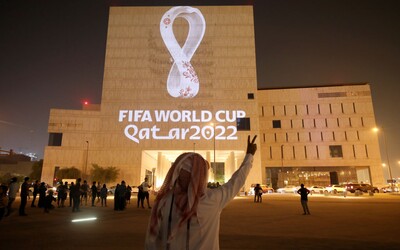 Evropské fotbalové týmy se pod pohrůžkou vyloučení z MS v Kataru vzdaly duhových pásek