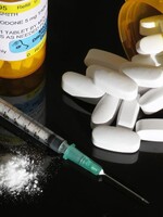 Evropu zaplavují nové drogy. Hrozba silných opioidů a syntetických stimulantů roste