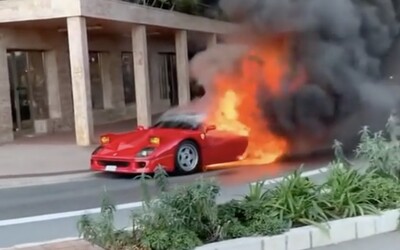 Exkluzívne Ferrari F40 v Monte Carle zhorelo do tla priamo na ulici