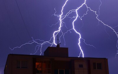 Extrémní bouřky u sousedů způsobily chaos. Víme, kdy se dostanou do Česka