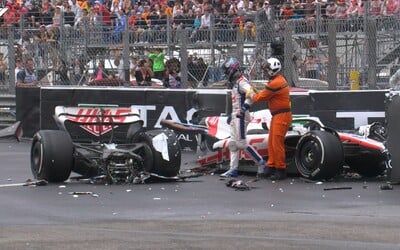 F1 Monaco GP: Mick Schumacher přežil hrozivou nehodu, vůz se po nárazu rozlomil na dvě poloviny