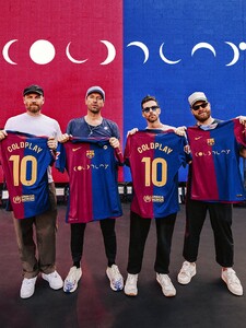 FC Barcelona x Coldplay collab: Na najbližšom zápase El Clásico budú mať futbalisti nové dresy s logom kapely 