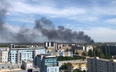 FOTO a VIDEO: V Bratislavě vypukl obrovský požár, v plamenech je celá budova