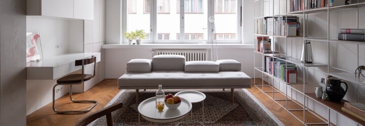 FOTO: Aj malý byt dokáže očariť. Takto vyzerá renovácia bytu vo funkcionalistickom štýle z Prahy