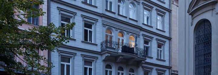 FOTO: Architekti zrekonštruovali bytový dom v historickom centre Prahy, ktorý je súčasťou dedičstva UNESCO. Výsledok je dokonalý  