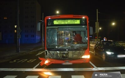 FOTO: Autobus zrazil 58-ročného muža. Bratislavská polícia objasňuje presnú príčinu nehody