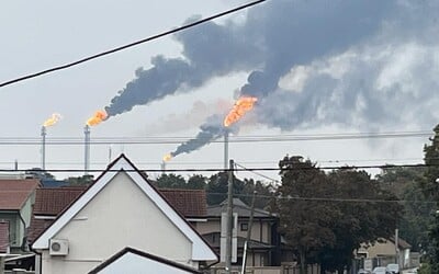 FOTO: Bratislavčanov dnes vyľakali obrovské plamene a hustý čierny dym zo Slovnaftu. Všetko je bezpečné, reaguje rafinéria