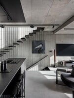FOTO: Byt, ktorý je skôr ako dom. Sleduj trojposchodový loft v minimalistickom štýle z Prahy