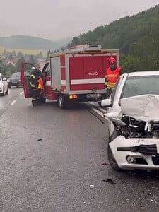FOTO: Česká speváčka mala autonehodu, takmer prišla o život. Fanúšikom poslala odkaz zo sanitky