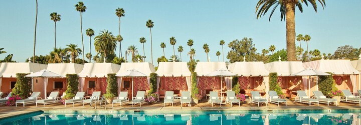 FOTO: Dior v spolupráci s hotelom The Beverly Hills vytvoril ružové kráľovstvo: Palmy, bazén a butik s kolekciou Dioriviera