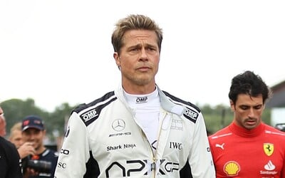 FOTO: Fanúšikovia F1 sa majú na čo tešiť: Brad Pitt natáča na okruhu Silverstone.
