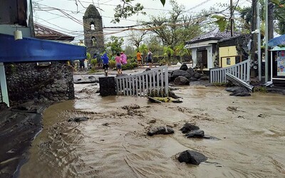 FOTO: Filipíny zasáhl supertajfun, který zničil vše, co mu stálo v cestě. Tisíce lidí jsou bez domova, hlášeny jsou první oběti
