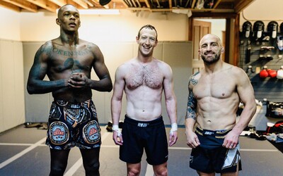 FOTO: Mark Zuckerberg šokoval vyrýsovanými svaly vedle hvězd UFC. Elona Muska by v zápase zabil, reagují lidé na sítích