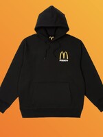 FOTO: McDonald’s x Palace uvádzajú limitovanú kolekciu oblečenia. Budeš si ju môcť zaobstarať aj na Slovensku