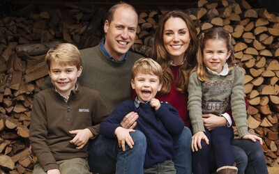  FOTO: Nemá princ prst alebo ich má šesť? Verejnosť znepokojila fotka britskej kráľovskej rodiny