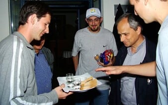 FOTO: Nový pápež Lev v minulosti navštívil Slovensko. V roku 2005 ho vítali chlebom, soľou a pálenkou